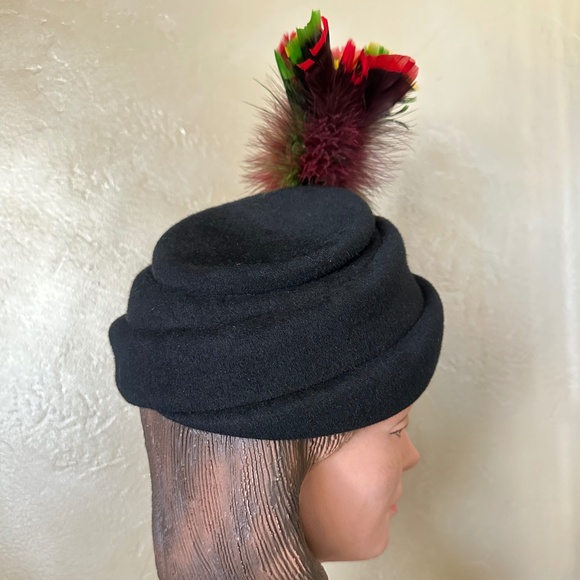DELIGHTFUL 1940s\' BL;ACK FELT HAT - FOLDED CROWN, BOW & TALL FEATHERS main image 9